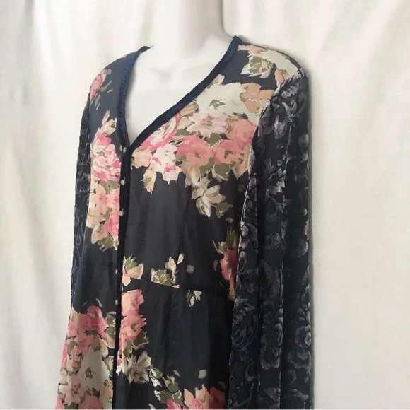 Aratta Medium NWT Floral Black Dress with Lace Sleeves knee length - Picture 3 of 16